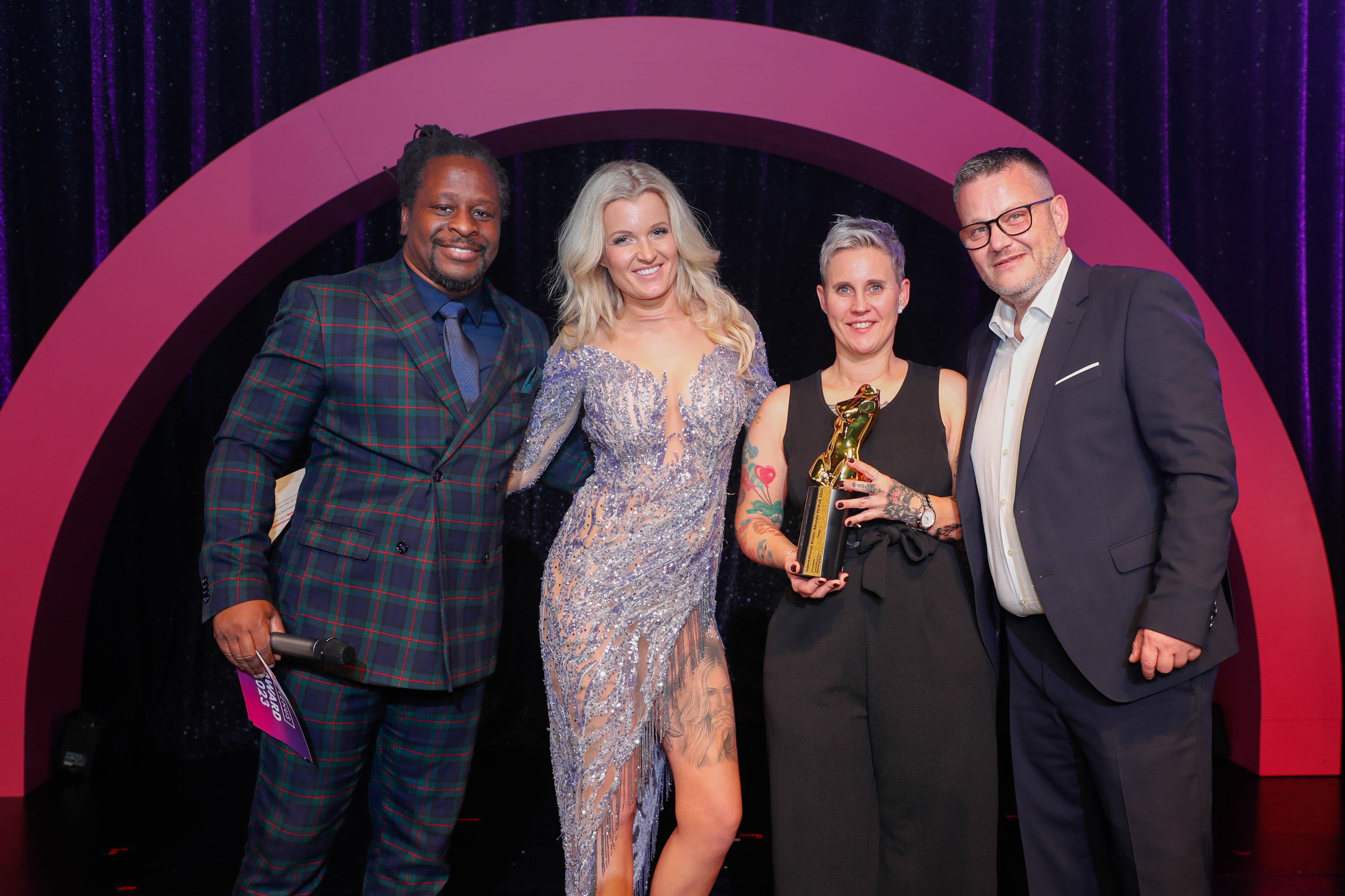Gewinner der Preiskategorie Juryaward "Beste OnlyFans Marketing und Managementagur " FAMEZ
bei der Verleihung VENUS AWARD 2023 im Wintergarten Variete Theater, Berlin.

© Agentur Baganz, 26.10.2023