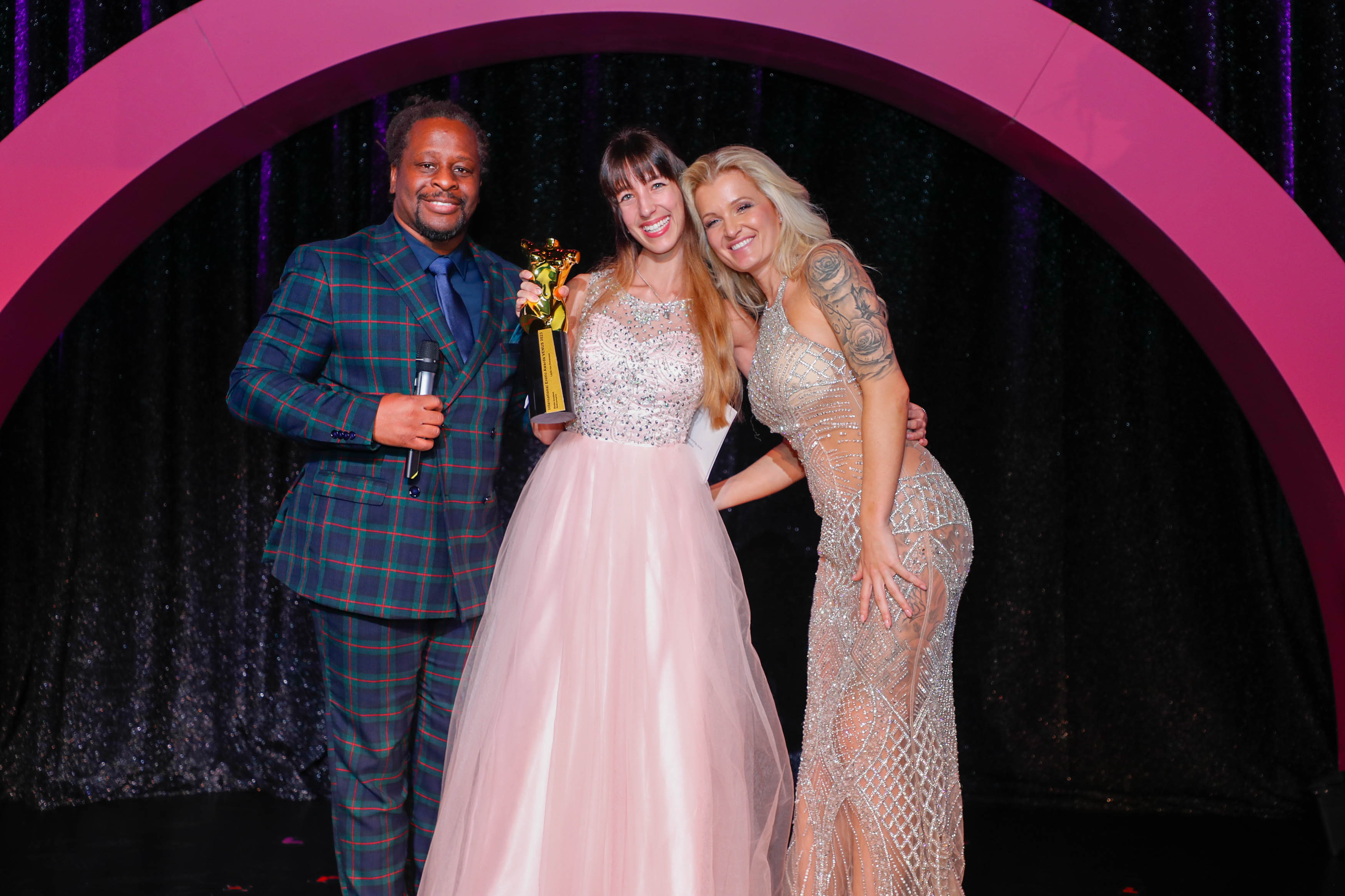 Gewinner Best Amateur Newcomerin Lyla von Hohensee 
bei der Verleihung VENUS AWARD 2023 im Wintergarten Variete Theater, Berlin.
© Agentur Baganz, 26.10.2023