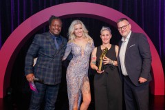 Gewinner der Preiskategorie Juryaward "Beste OnlyFans Marketing und Managementagur " FAMEZ
bei der Verleihung VENUS AWARD 2023 im Wintergarten Variete Theater, Berlin.

© Agentur Baganz, 26.10.2023