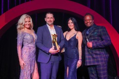 Gewinner der Preiskategorie Juryaward Bester Gesundheitsartikel "STARMEDIC" mit den Moderatoren RoxxyX und Mola Adebisi 
bei der Verleihung VENUS AWARD 2023 im Wintergarten Variete Theater, Berlin.

© Agentur Baganz, 26.10.2023