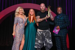 Gewinner der Preiskategorie Juryaward Beste Marketing- und Management Agentur "PORNAGENT mit den Moderatoren RoxxyX und Mola Adebisi 
bei der Verleihung VENUS AWARD 2023 im Wintergarten Variete Theater, Berlin.

© Agentur Baganz, 26.10.2023