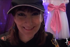 Charlotte-de-Castille_CabineOccupee-720p_BTS-02