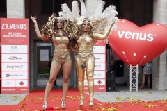 Micaela Schaefer und Patricia Blanco. 
Eroeffnung der 23. Venus Berlin,  Internationale Fachmesse auf dem Messegelaende am Funkturm.
© Agentur Baganz,17.10.2019