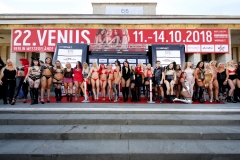 VENUS-Eröffnung-Gruppenbild-Haupteingang